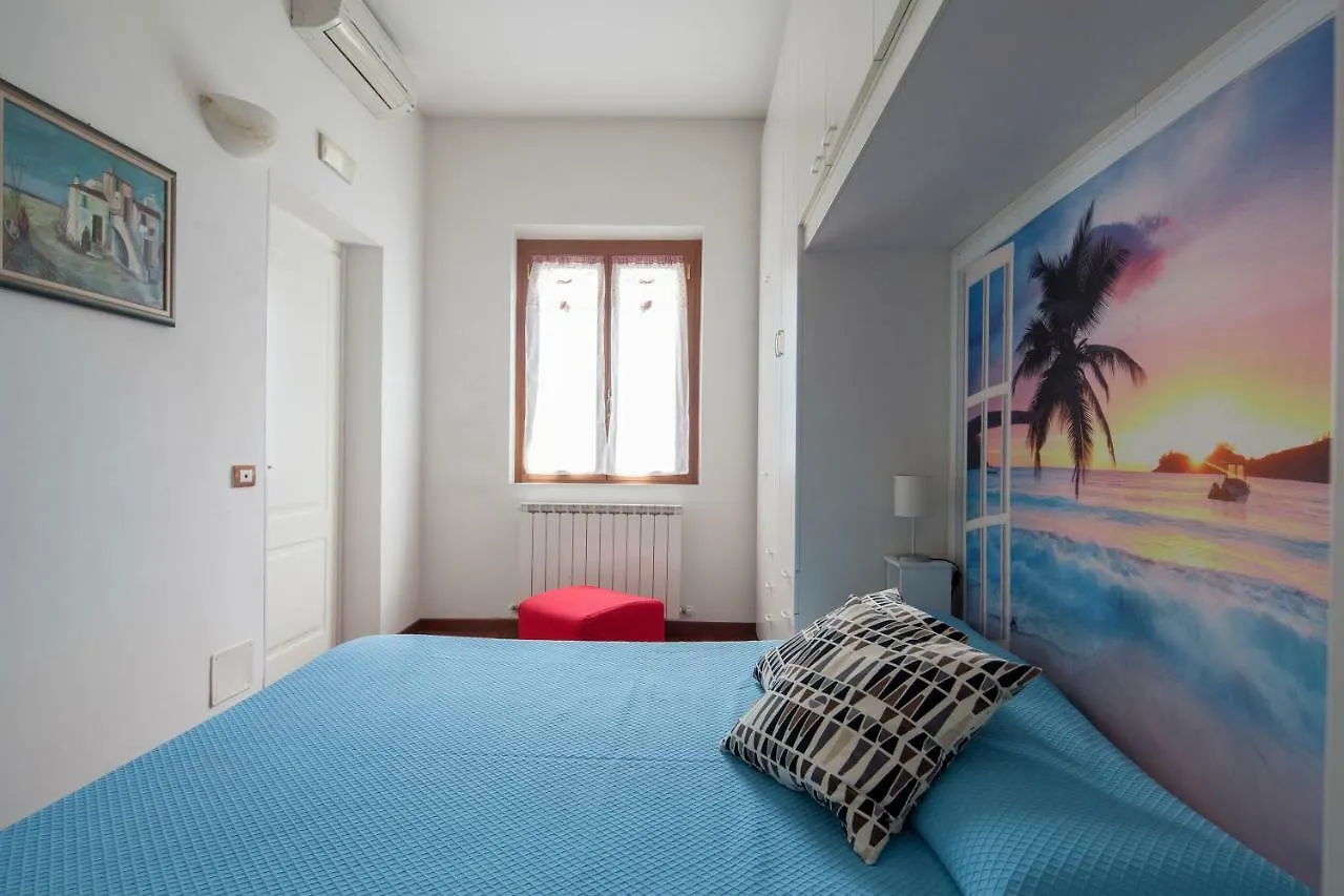 Mansarda Dei Poeti Apartment La Spezia