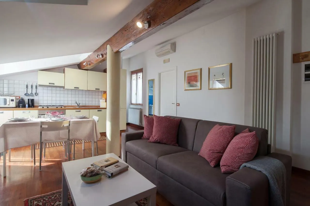 Mansarda Dei Poeti Apartment La Spezia Italy
